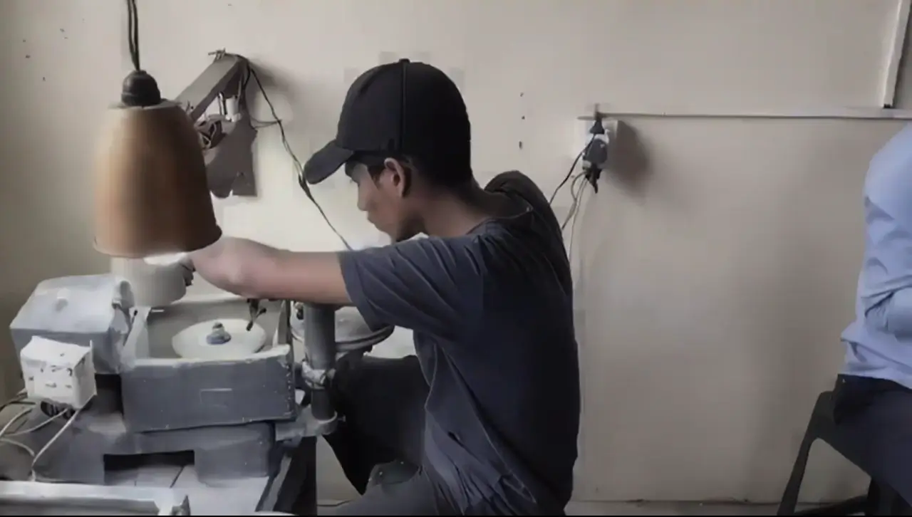 DW lapindary solutions Classroom : sri lankan best gem cutting Course